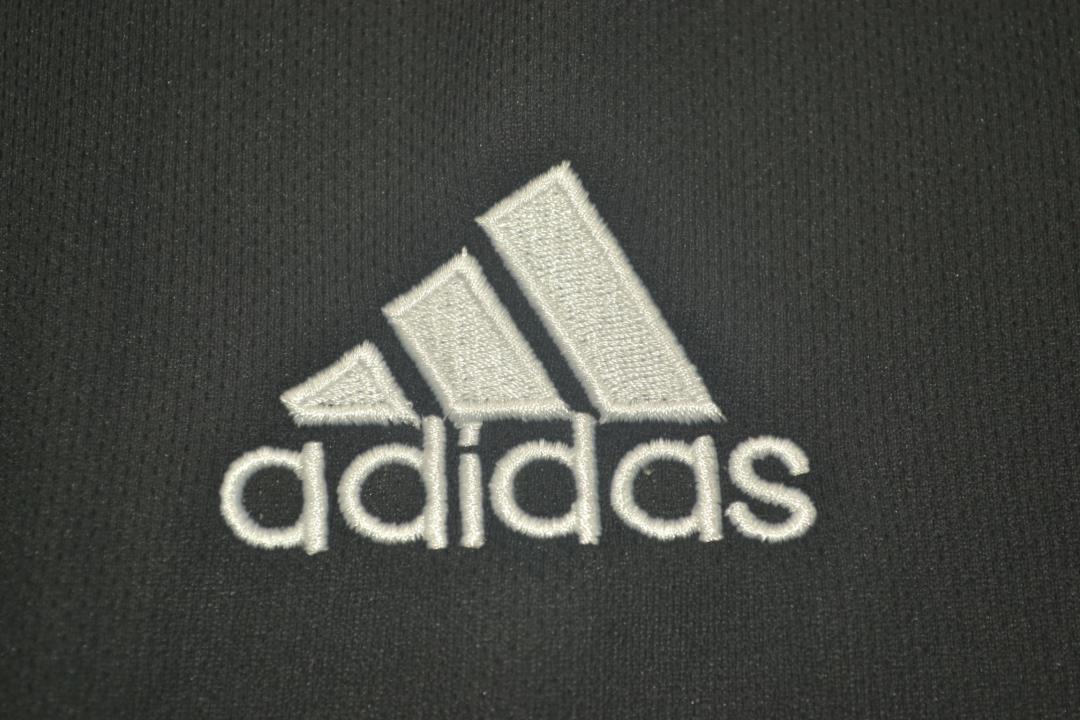 2004/05 Real Madrid Away Retro Jersey - view 5