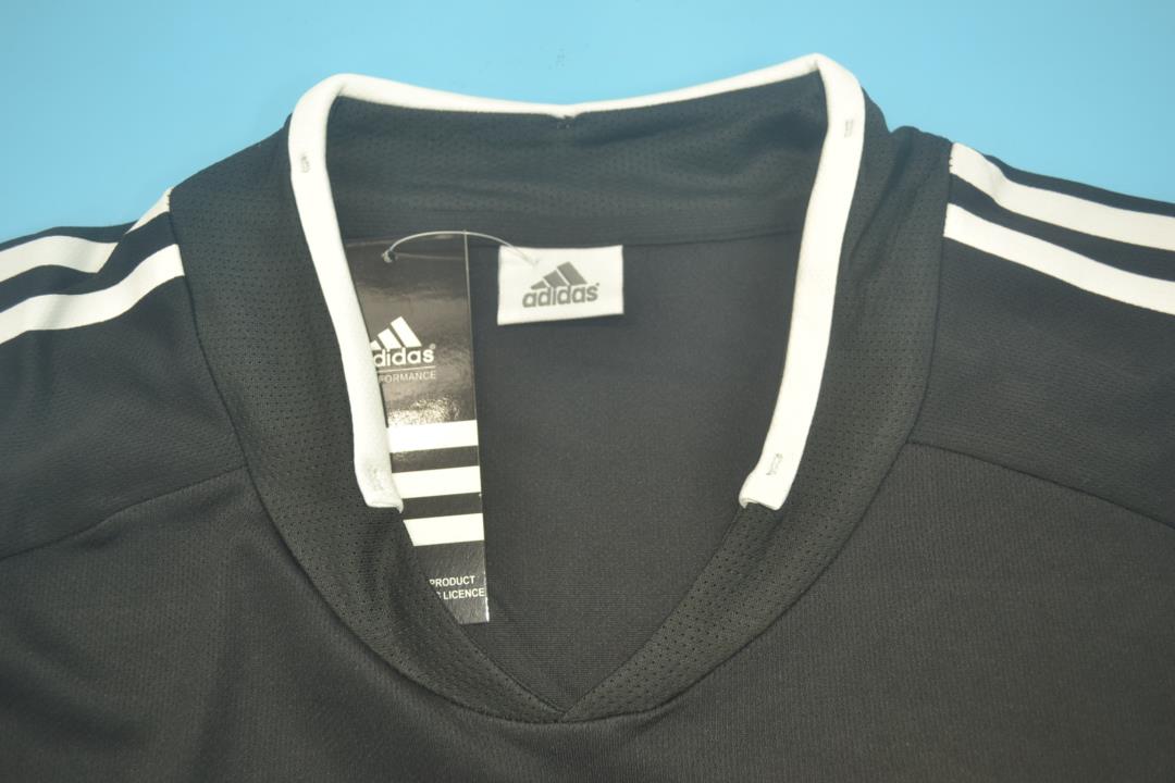 2004/05 Real Madrid Away Retro Jersey - view 6