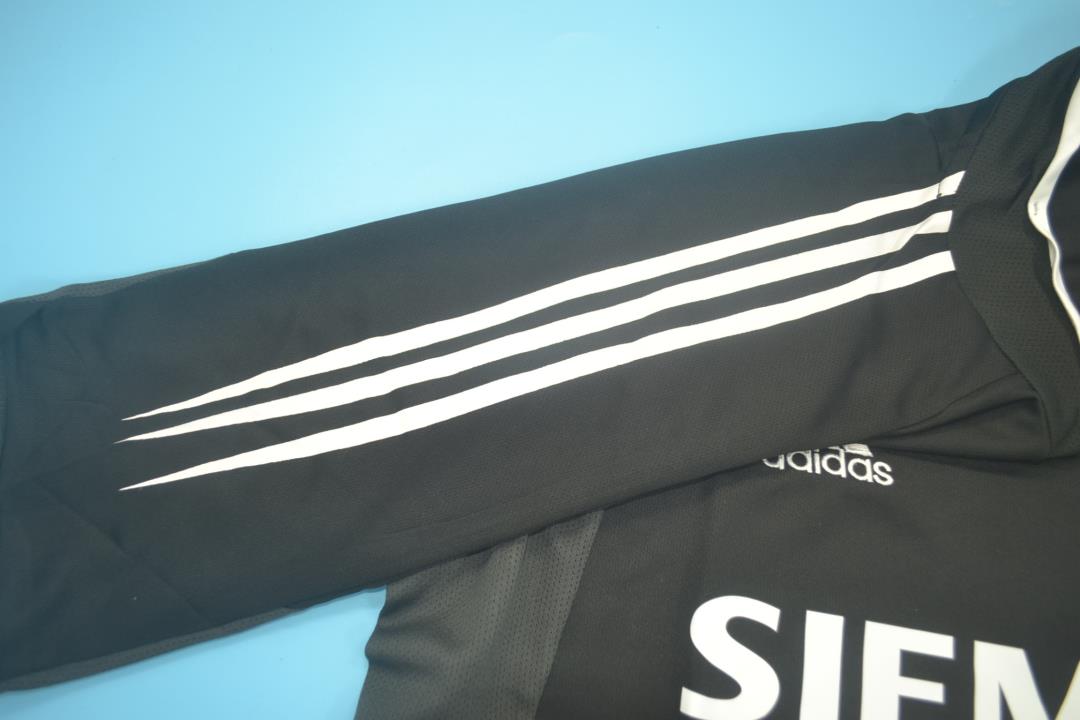 2004/05 Real Madrid Away Retro Jersey - view 7