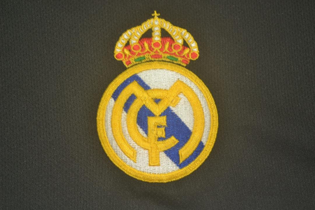 2004/05 Real Madrid Away Retro Jersey - view 10
