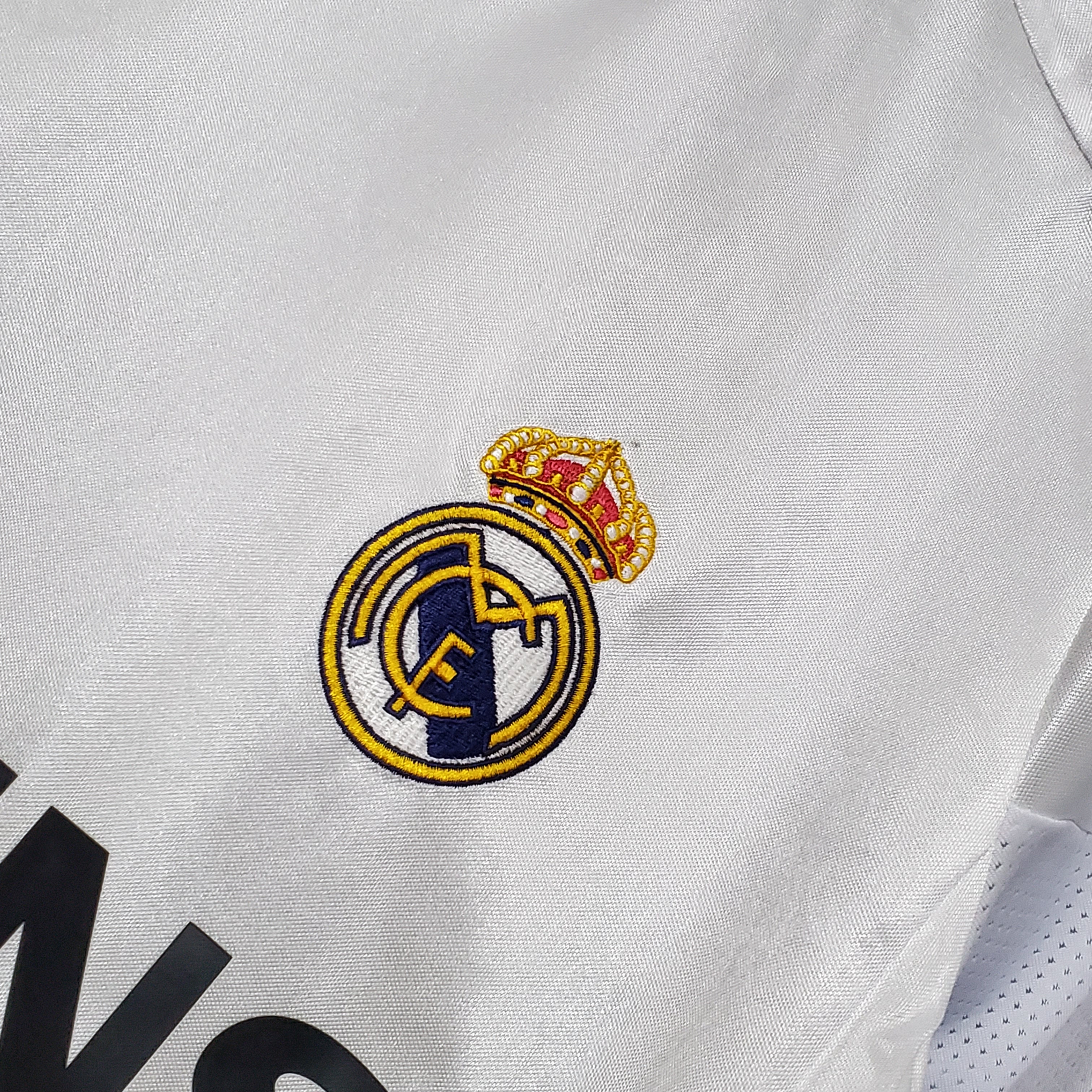 2004/05 Real Madrid Home Retro Jersey - view 16