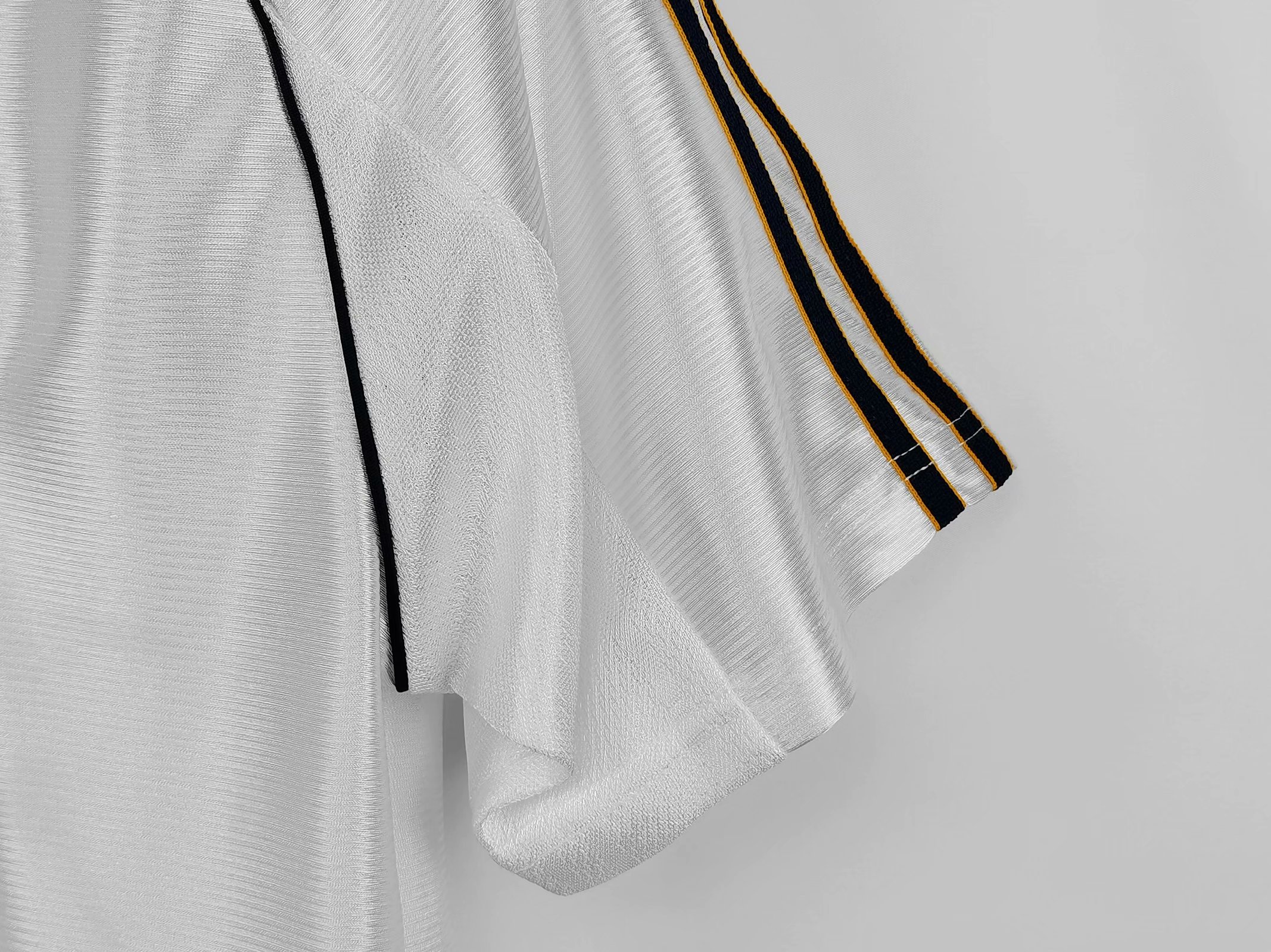 1998/00 Real Madrid Away Retro Jersey - view 5