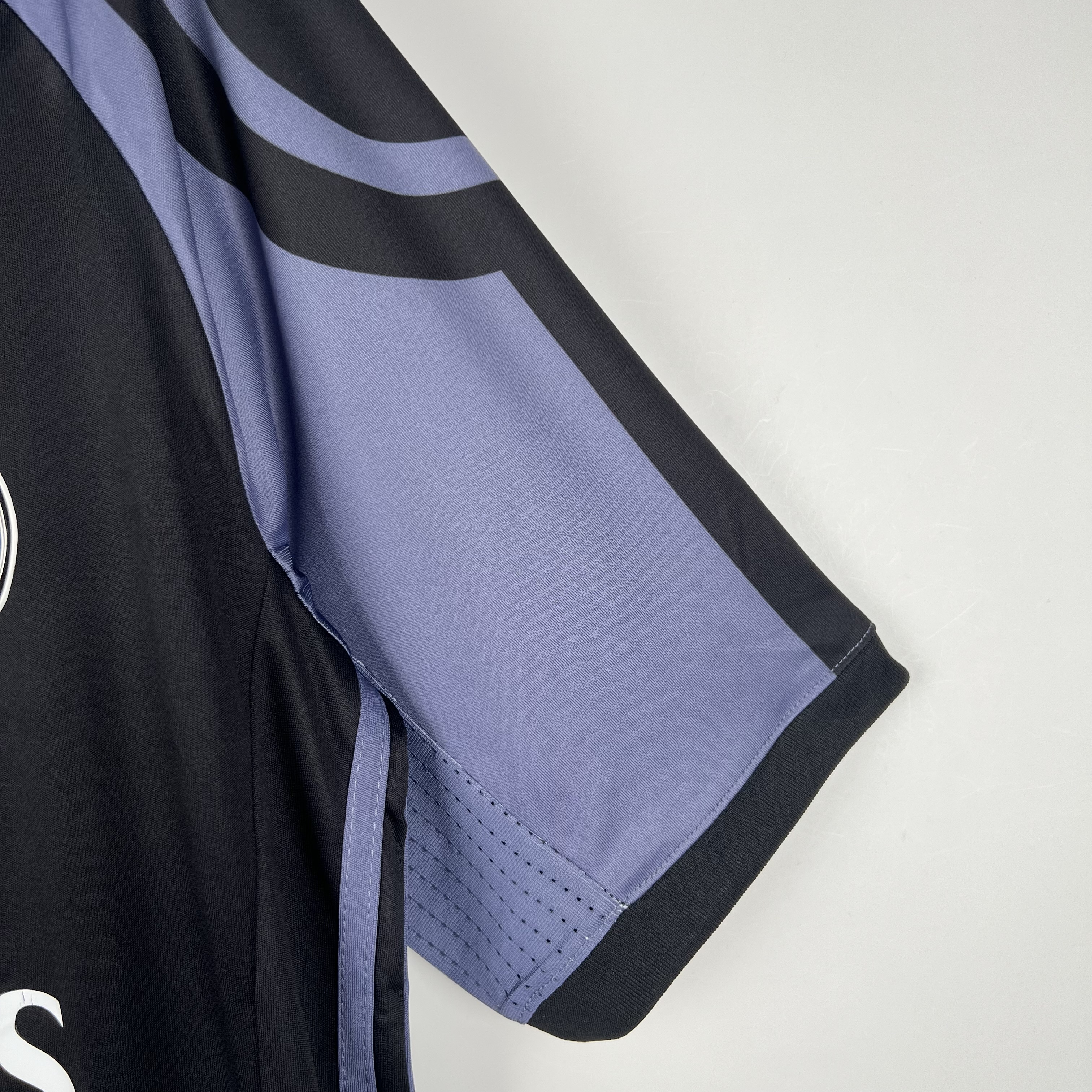 2016/17 Real Madrid Third Away Retro Jersey - view 7
