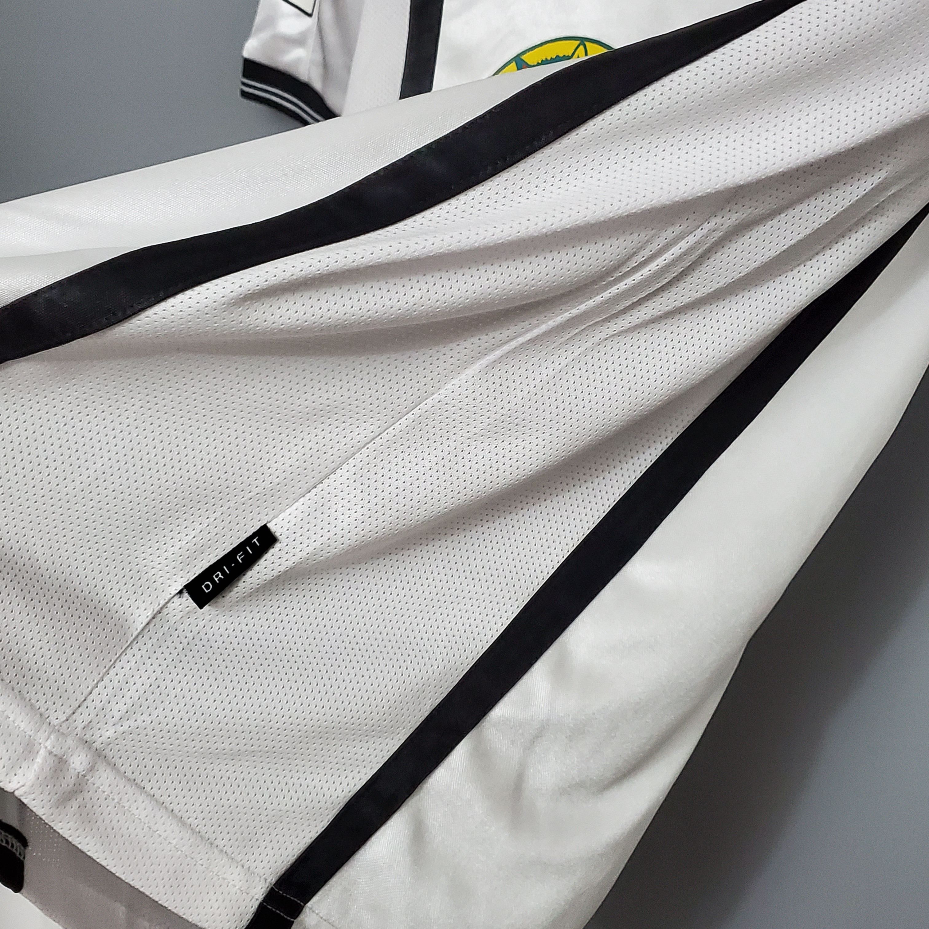00-01 Valencia  Home Retro Football Jersey - view 15