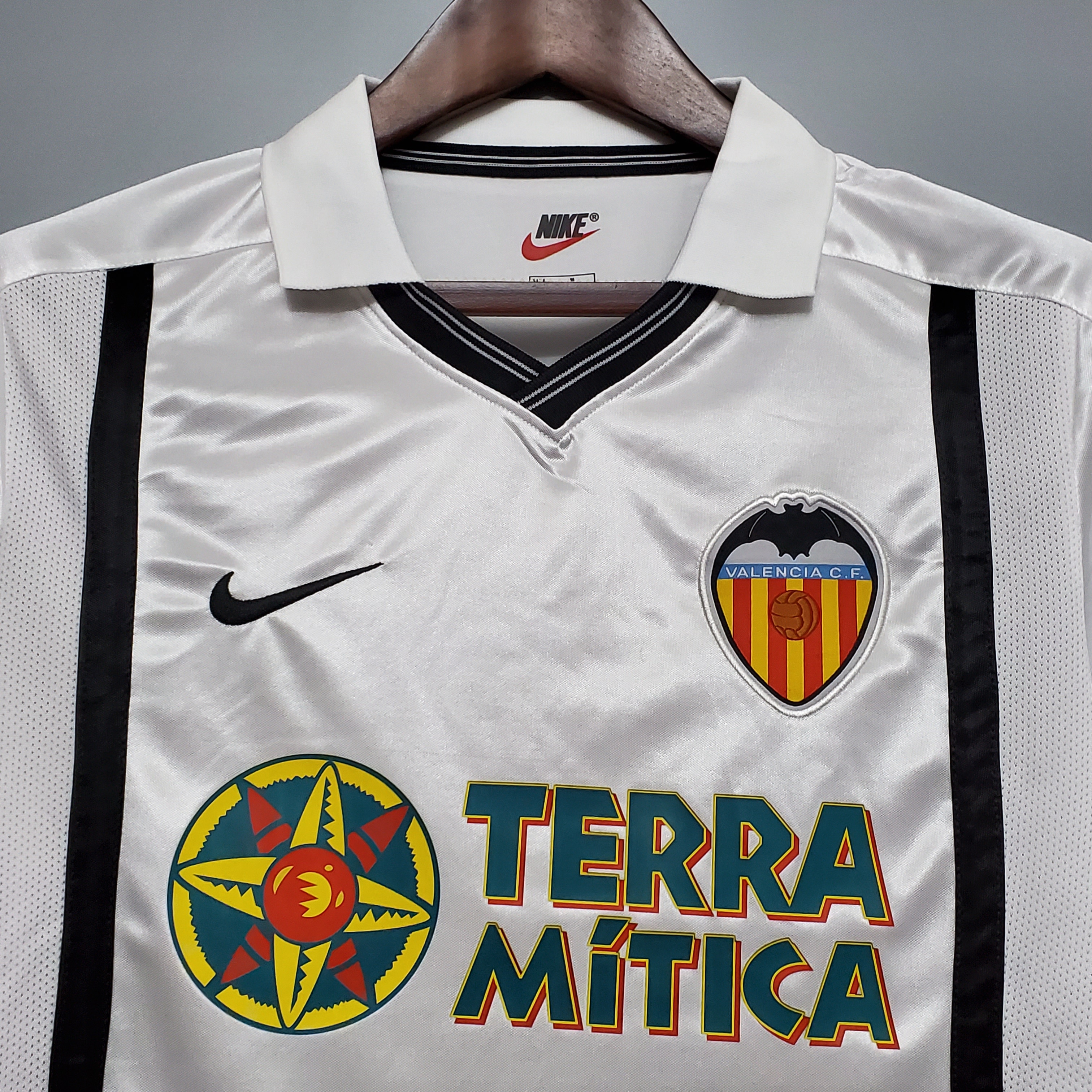 00-01 Valencia  Home Retro Football Jersey - view 7