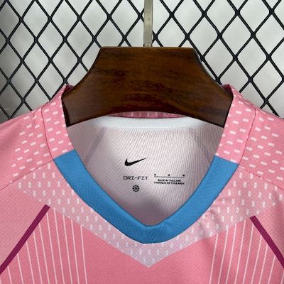 25-26 Paris Saint-Germain Pink Soccer Jersey Special - view 4