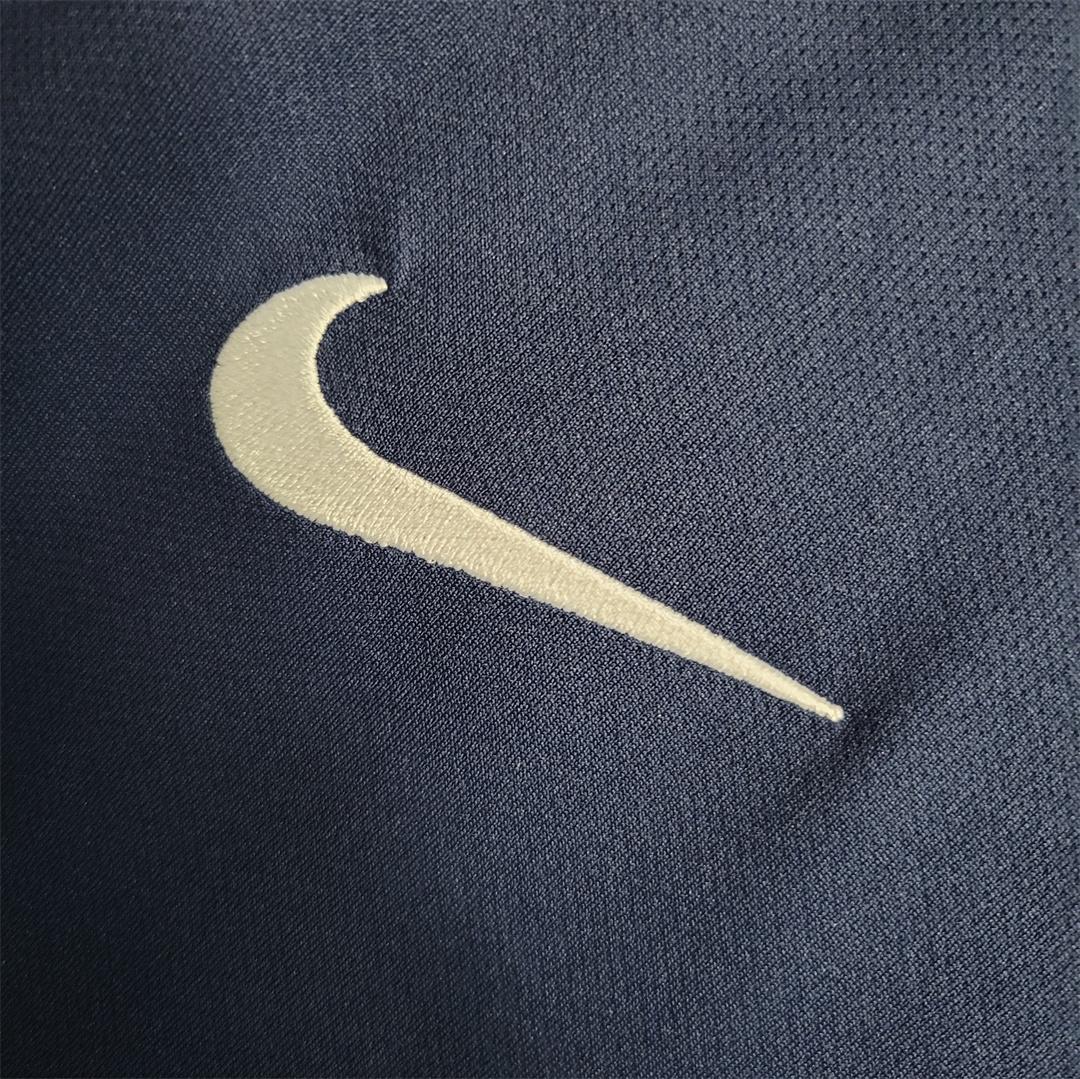 17-18 Paris Saint-Germain Home Jersey - view 5