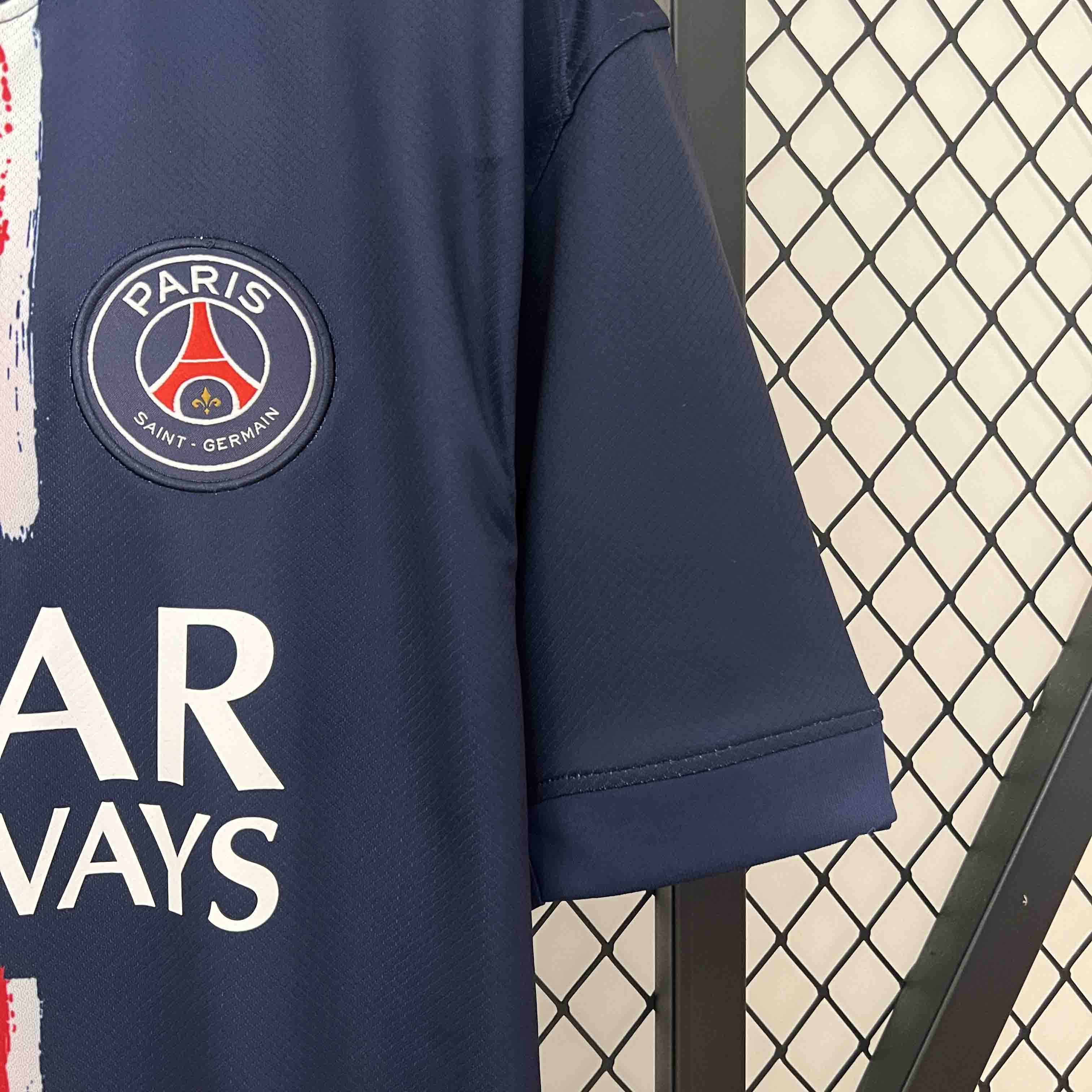 24-25 Paris Saint-Germain Home Soccer Jersey Fan Version - view 9
