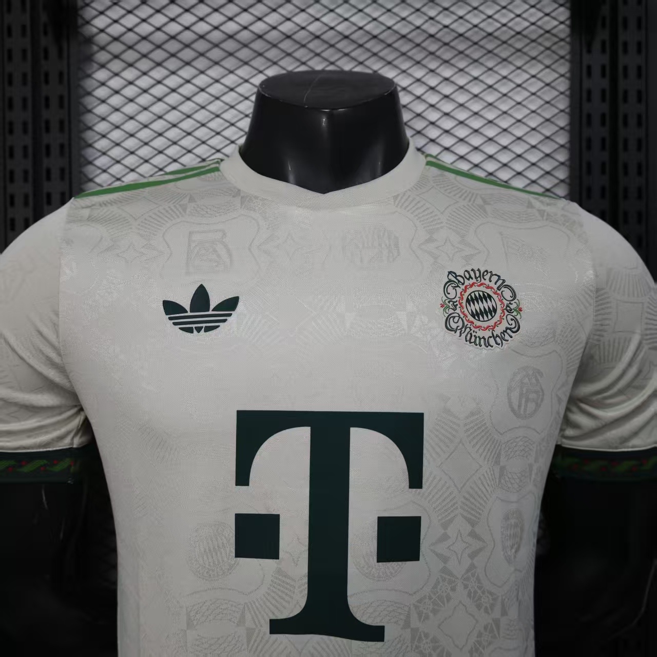25-26 Bayern Munich Special Football Jersey - view 3