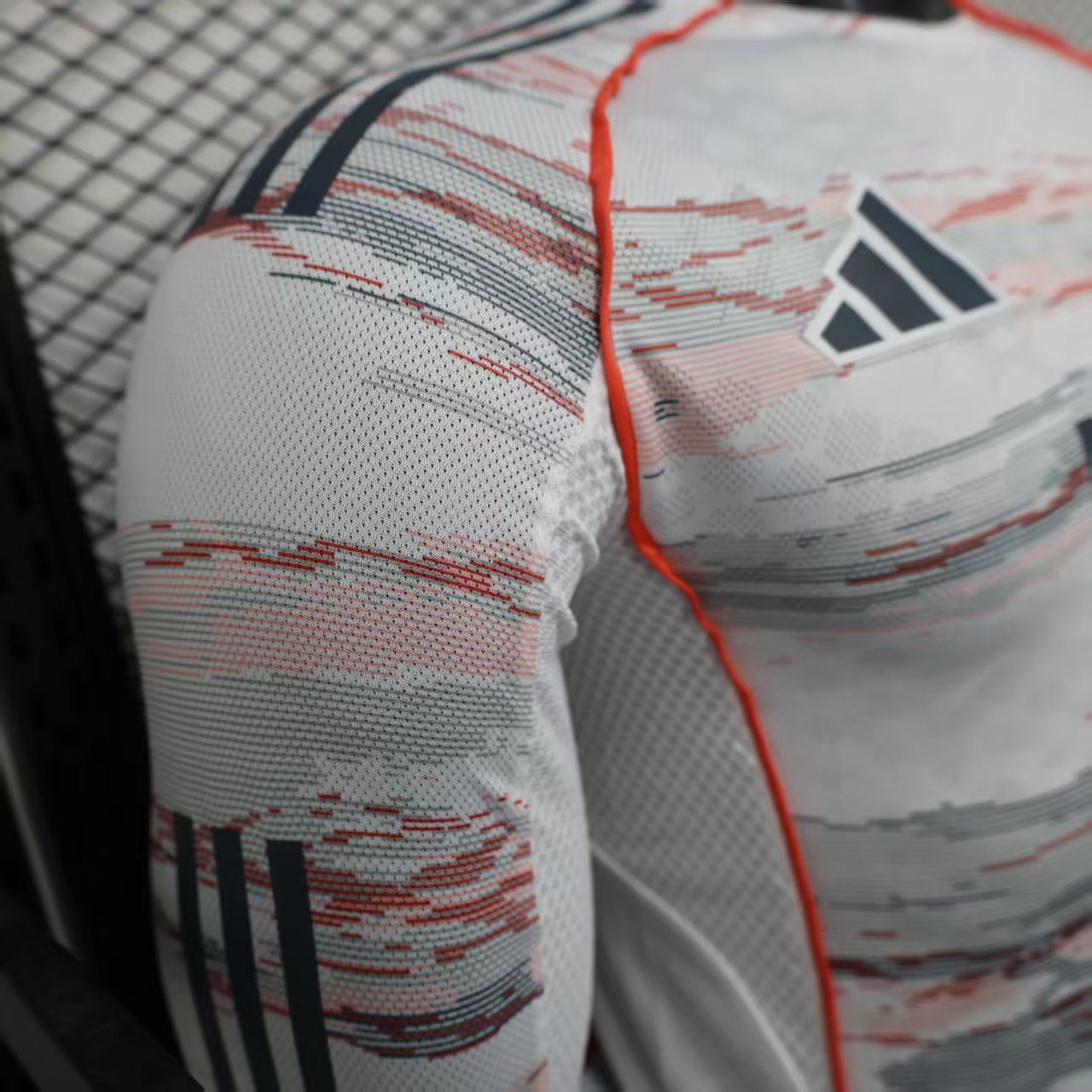 25-26 Bayern Munich Away Jersey Player Version Long Sleeve - view 4