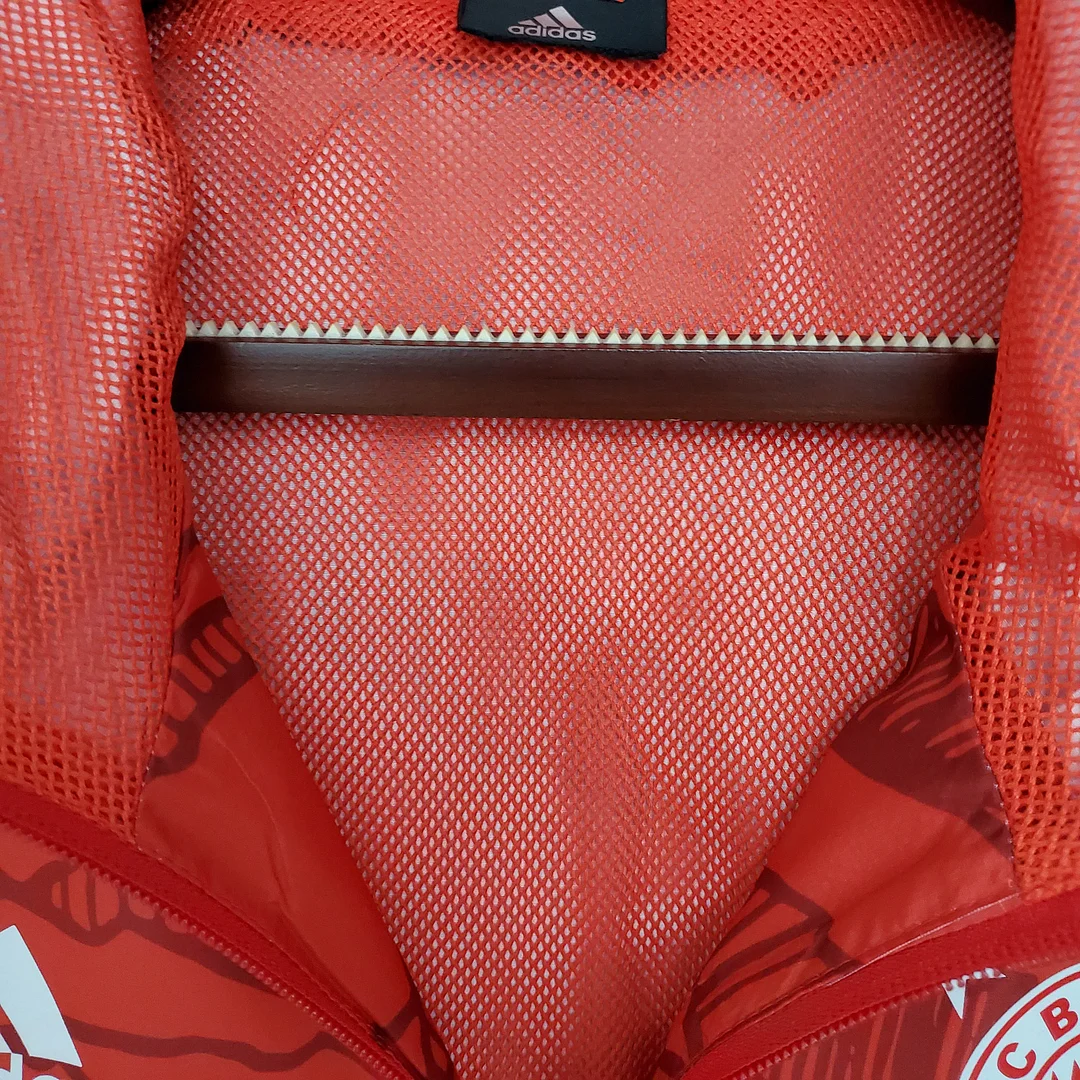 2021/2022 Windbreaker Football Jersey Bayern Munich Red 1:1 Thai Quality - view 9