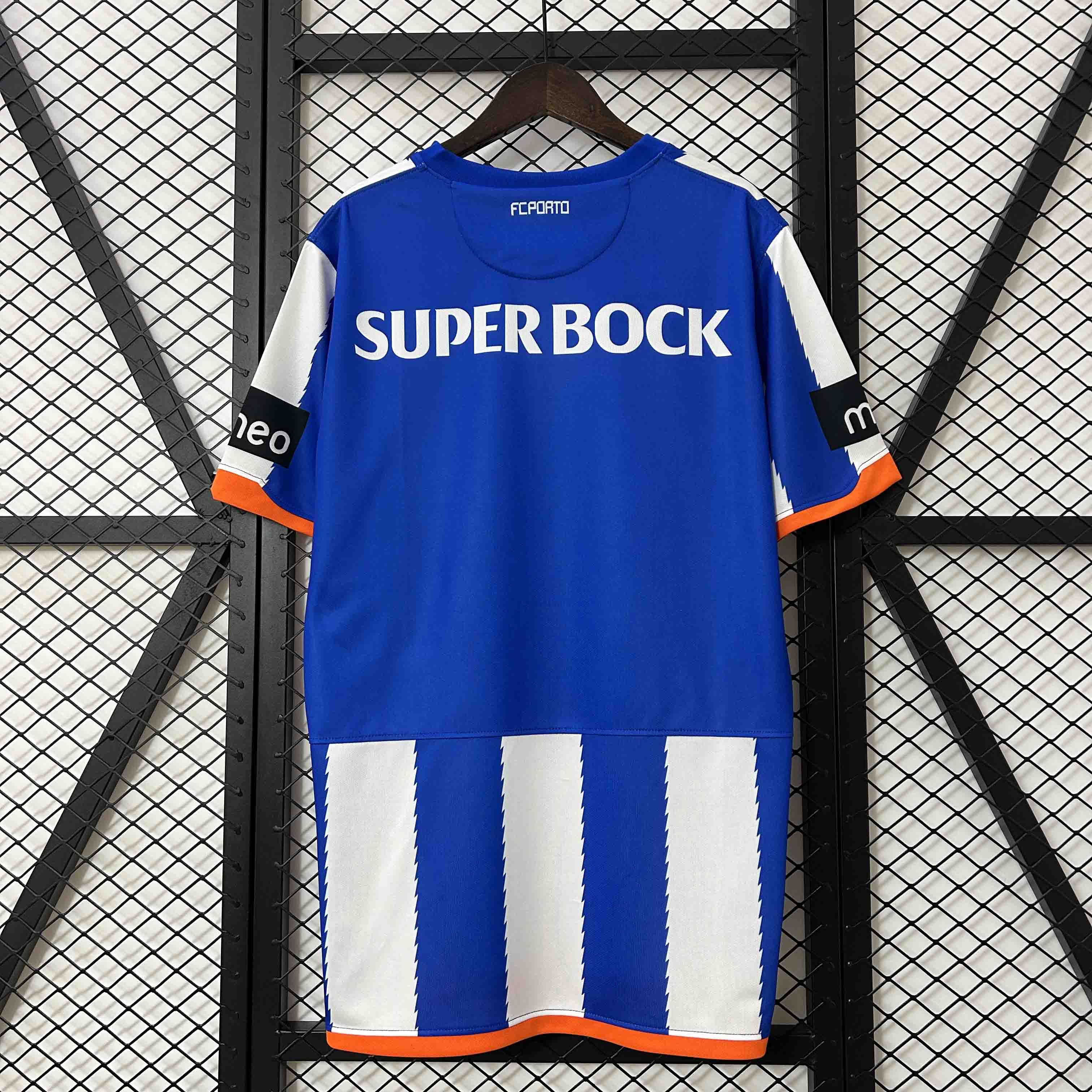 2010/11 Porto Home Soccer Jersey - view 3