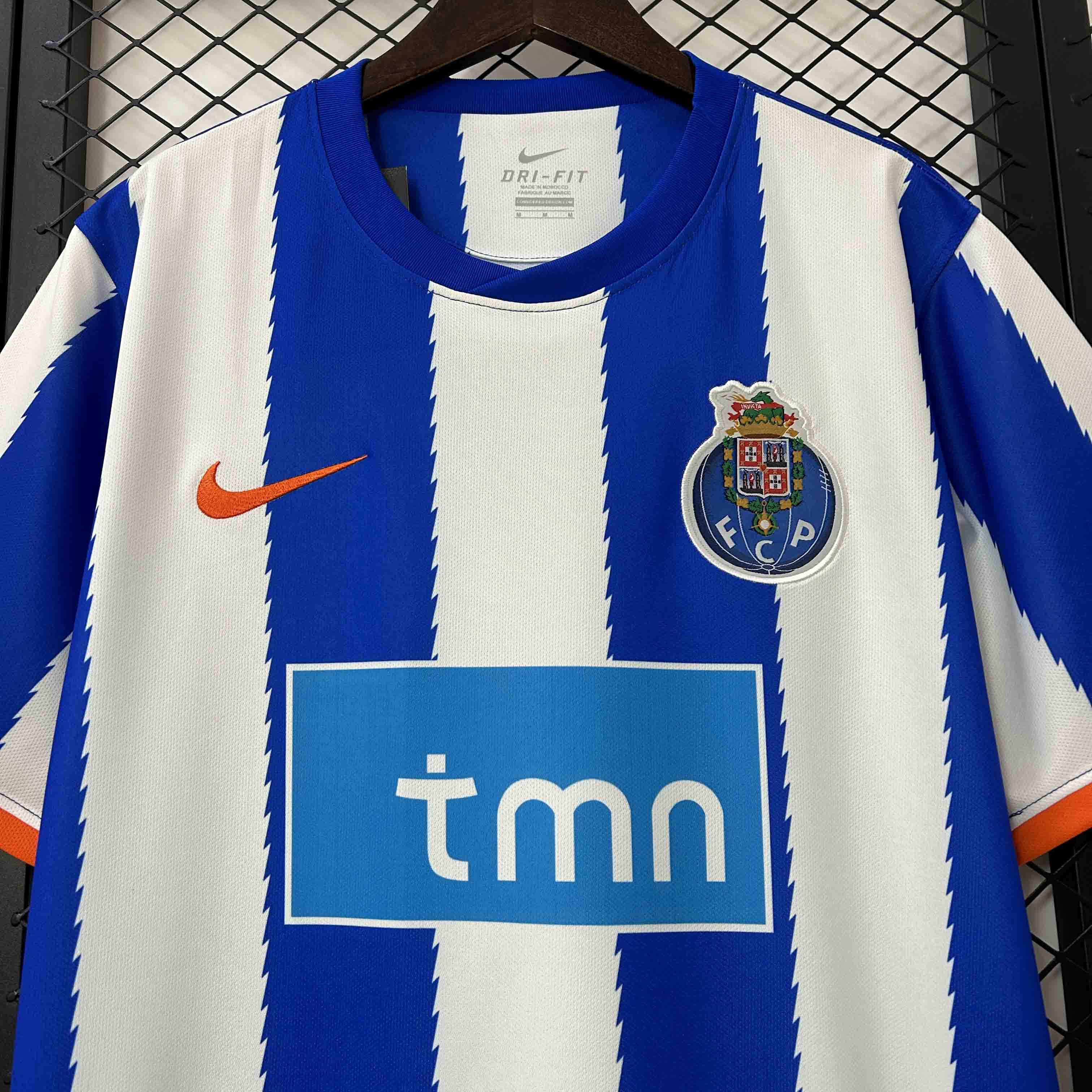 2010/11 Porto Home Soccer Jersey - view 7