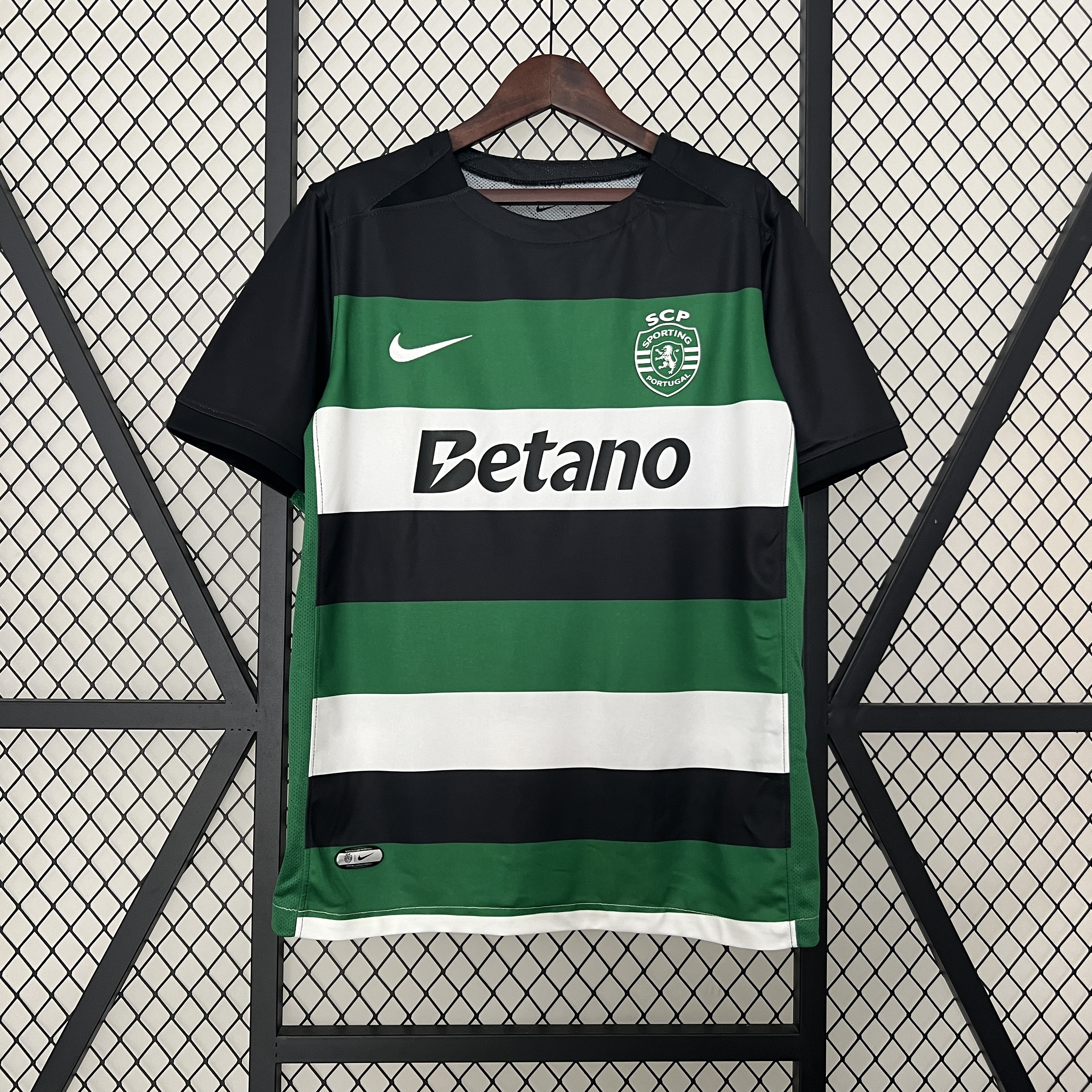 24-25 Sporting CP  Home Soccer Jersey