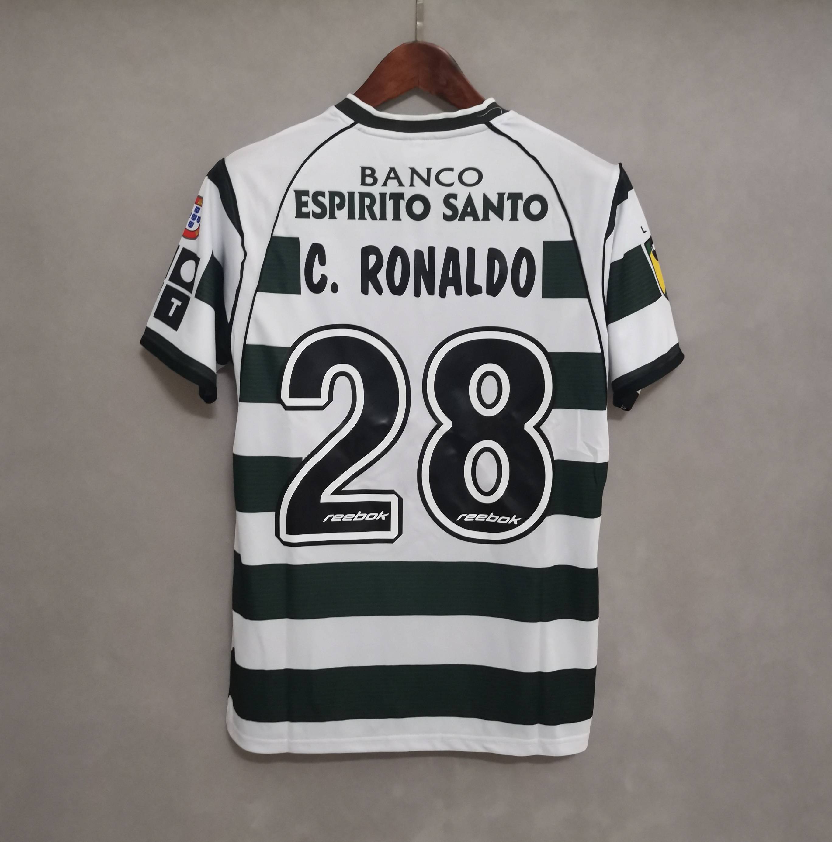 C.RONALDO #28 Sporting CP Home Retro Jersey 2002/03 - view 5