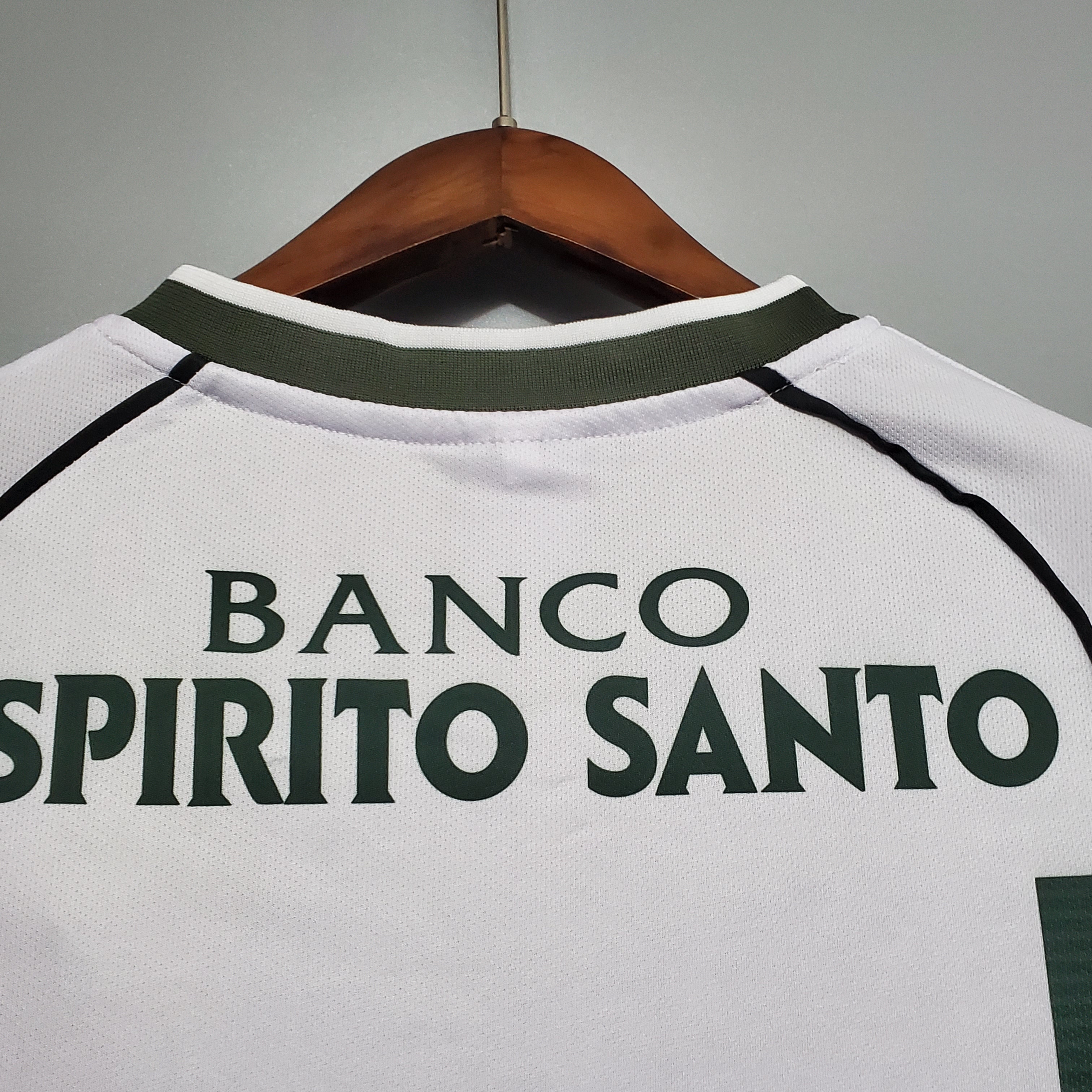 C.RONALDO #28 Sporting CP Home Retro Jersey 2002/03 - view 9