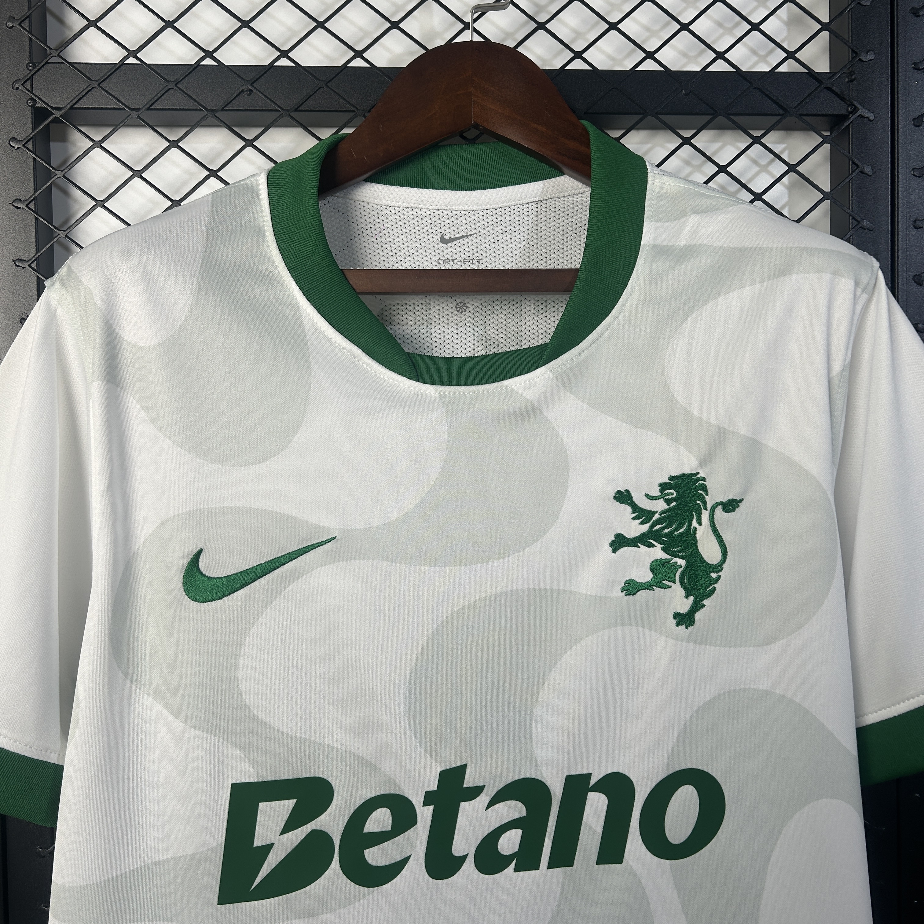 25-26 Sporting CP Second Away Soccer Jersey - view 8