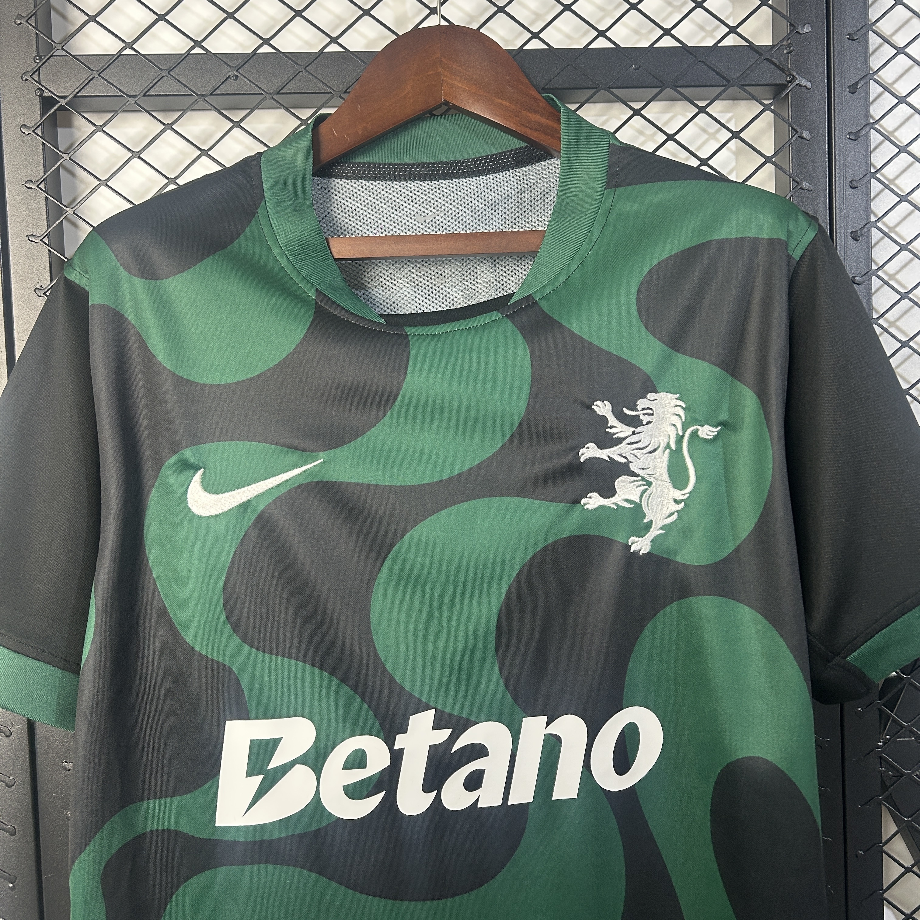 25-26 Sporting CP Third Away Soccer Jersey - view 7