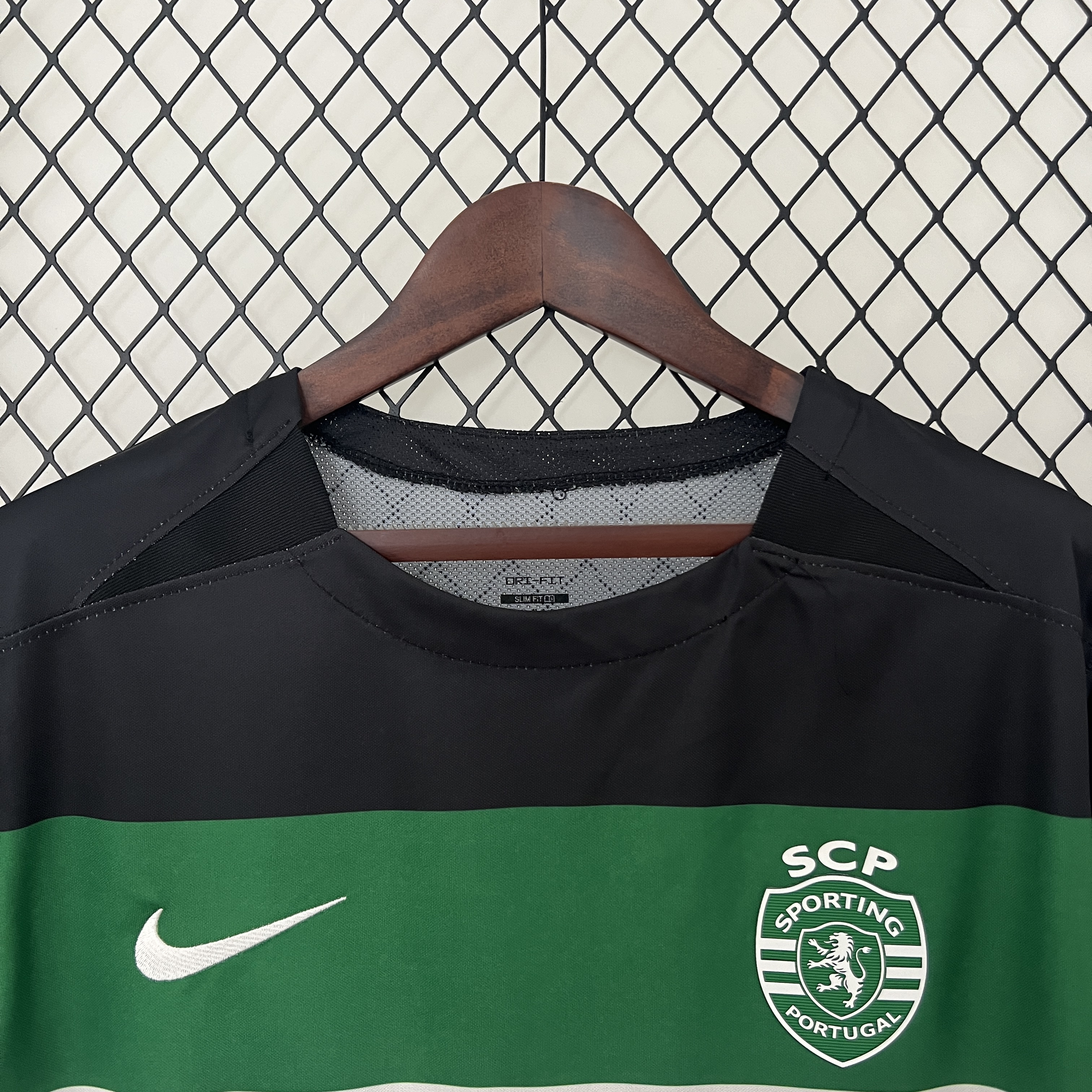 24-25 Sporting CP  Home Soccer Jersey - view 6