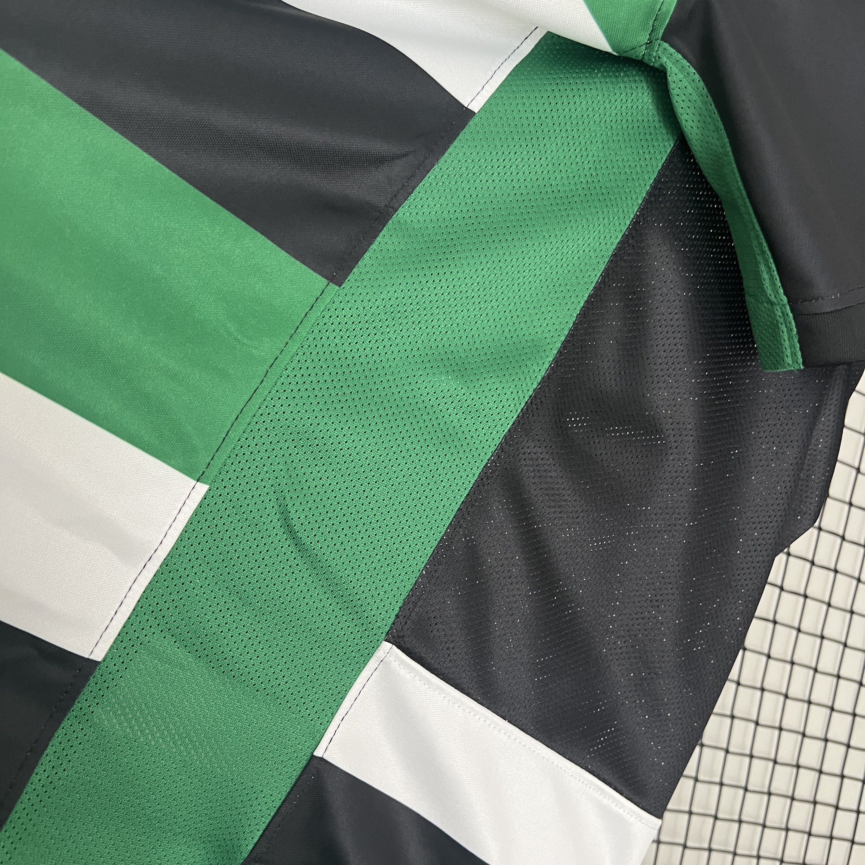 24-25 Sporting CP  Home Soccer Jersey - view 7