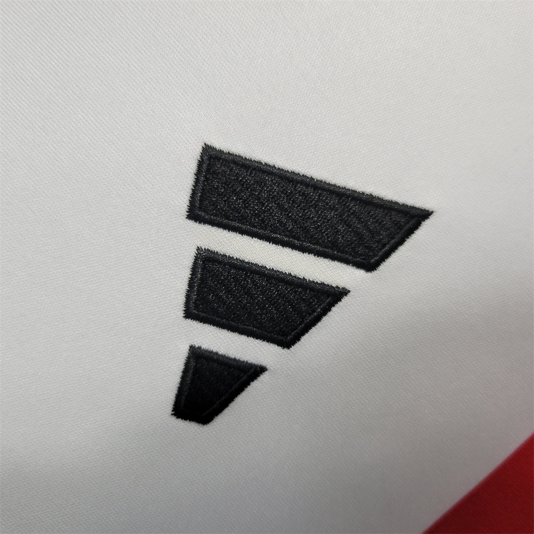 23-24 Sao Paulo FC Home Soccer Jersey - view 6