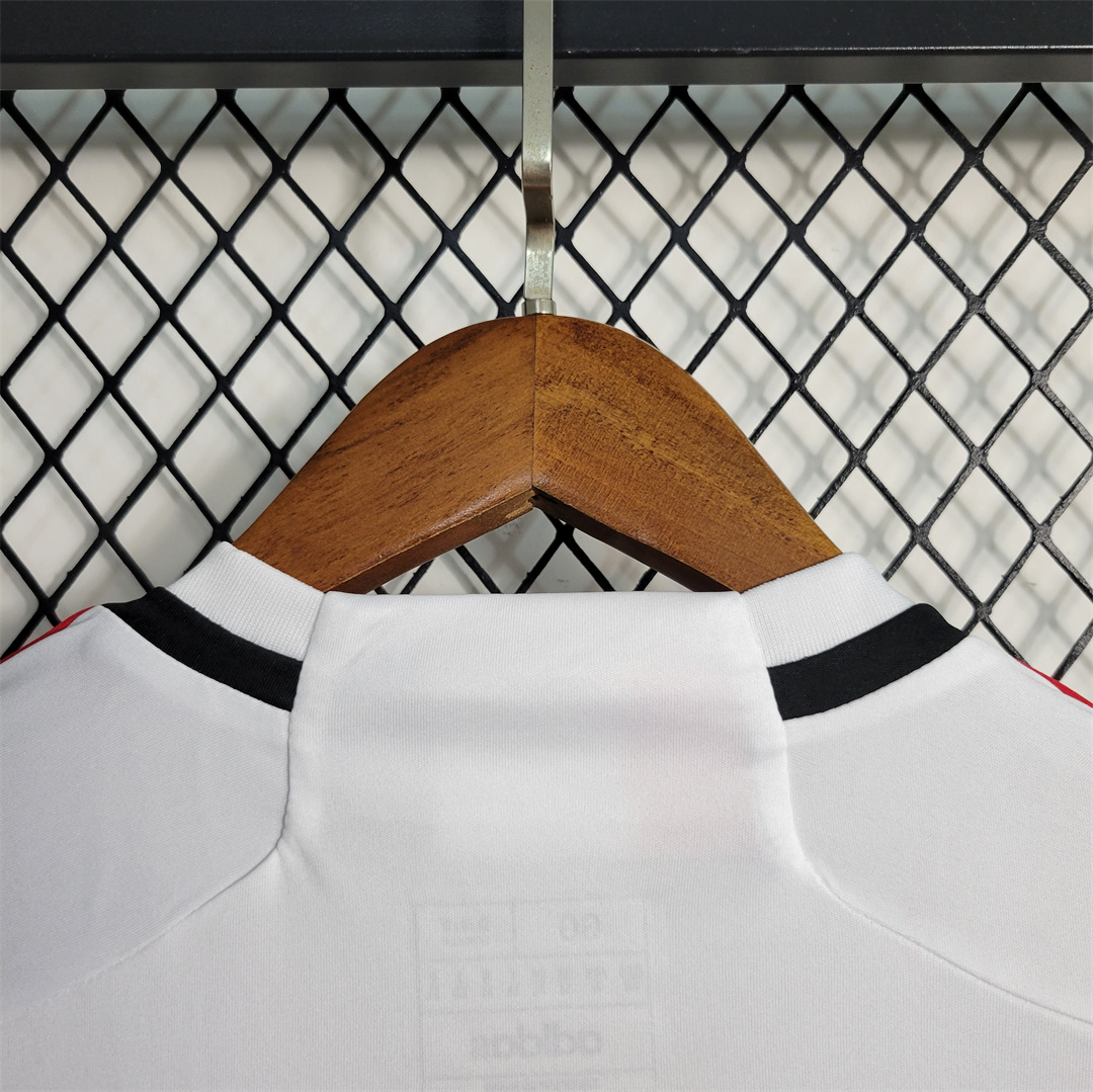23-24 Sao Paulo FC Home Soccer Jersey - view 8