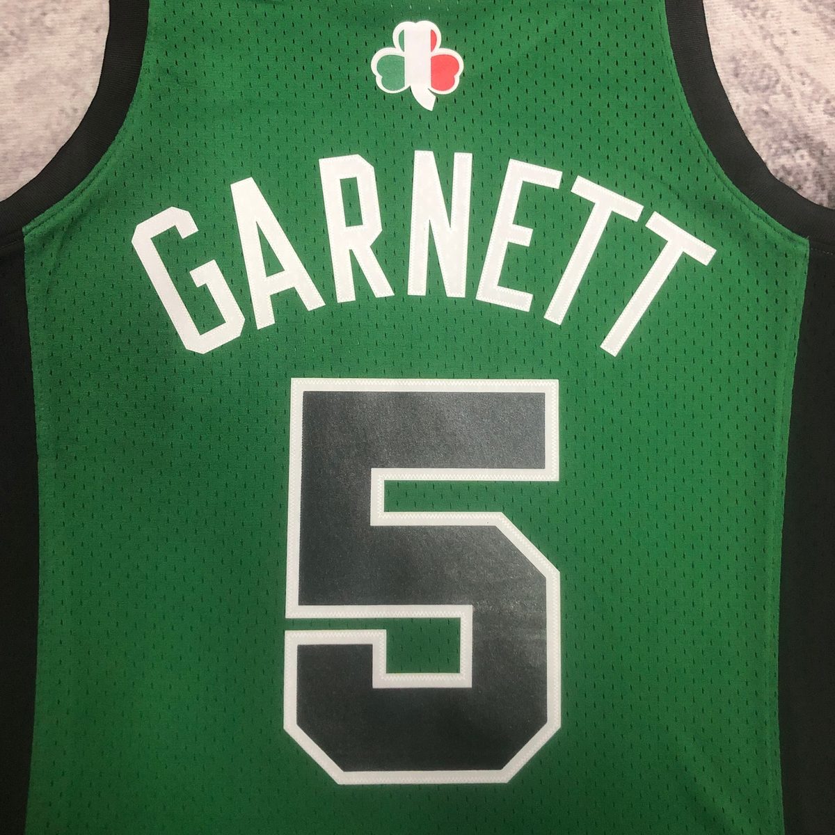 Boston Celtics Throwback Heat-Pressed Swingman Jersey Green #5 Kevin Garnett - detail