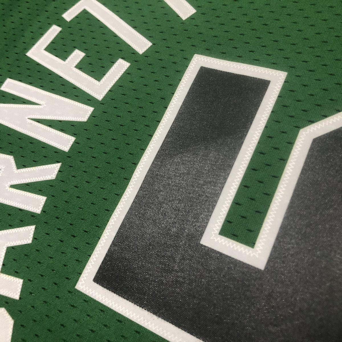 Boston Celtics Throwback Heat-Pressed Swingman Jersey Green #5 Kevin Garnett - detail