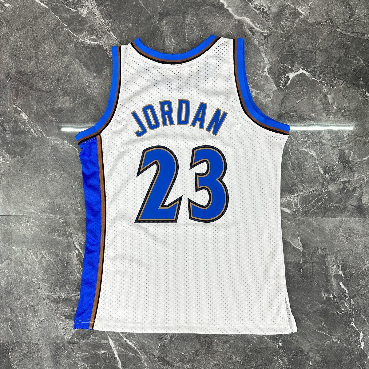 Washington Wizards 01/02 Season Throwback Jersey White #23 Jordan - detail