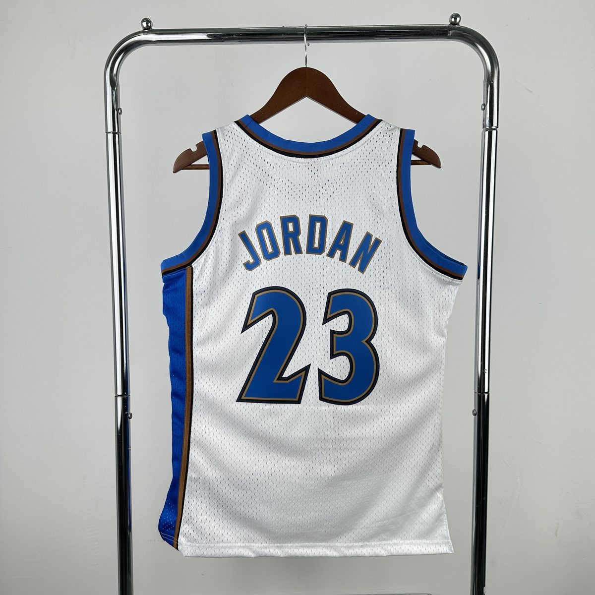 Washington Wizards 01/02 Season Throwback Jersey White #23 Jordan - detail