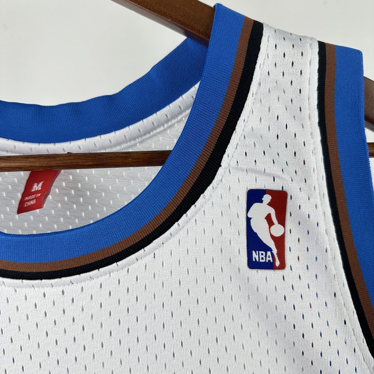 Washington Wizards 01/02 Season Throwback Jersey White #23 Jordan - detail