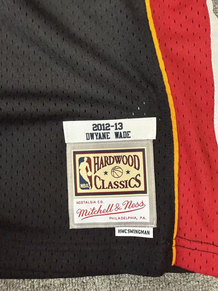 Heat 2012-13 Season Throwback Swingman Jersey Black #3 Wade - detail